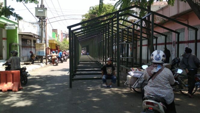 
					Lokasi penempatan bedak Pasar Baru Kota Probolinggo, yang menuai protes dari pedagang setempat.