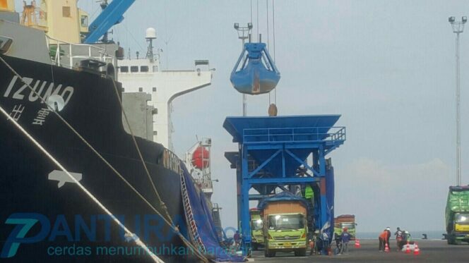 
					Pelabuhan Mayangan Dipercaya Bongkar Muat Bahan Gula Impor