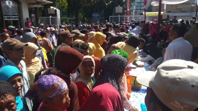 
					Jelang Lebaran, 2900 Dhuafa Terima Bantuan