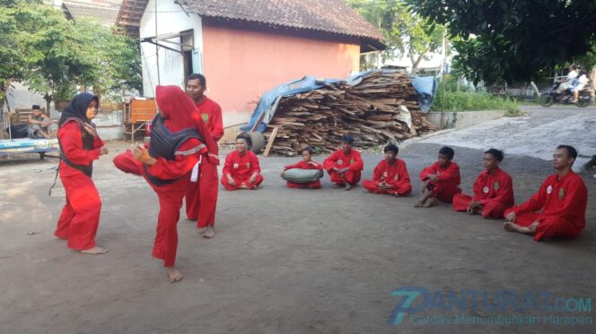 
					Di Probolinggo, Pencak Silat Gasmi Dipopulerkan Polisi Muda