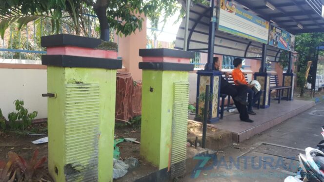 
					Bak Sampah Taman Kota Rusak, Warga Bingung Buang Sampah