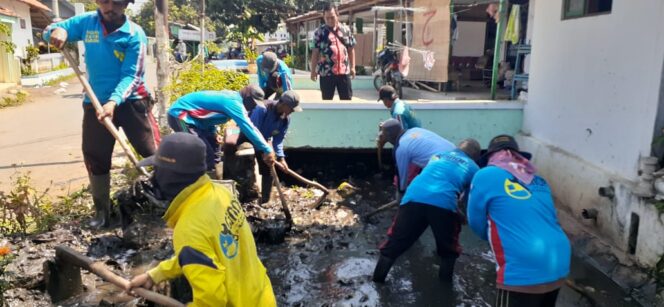 
					Tuai Protes Lalu Viral, Tumpukan Sampah di Kali Selogudig Kulon Dibersihkan