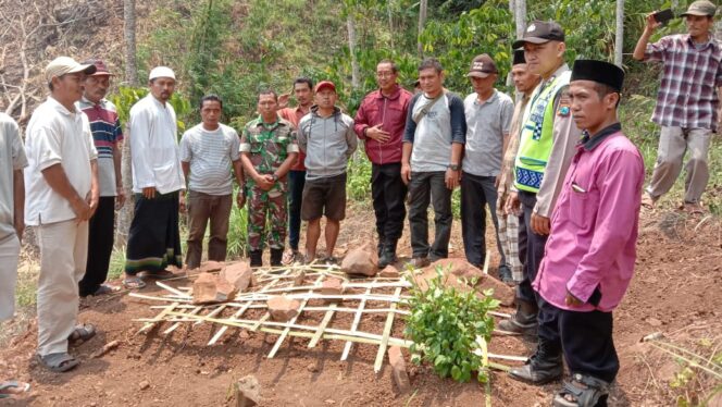 
					Viral, Anak Bongkar Kuburan Sang Ibu Karena Rindu