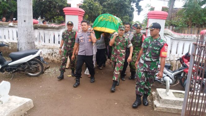 
					Santri yang Meninggal Jatuh ke Sungai Dikebumikan