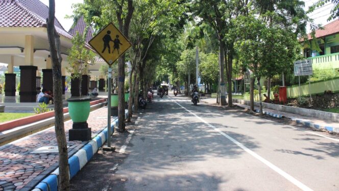 
					Wajah Baru Alun-alun Kota Kraksaan, Kini Jalurnya Satu Arah