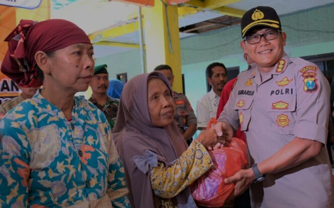 
					Akhirnya, Korban Banjir di Tanggulangin Terima Bantuan