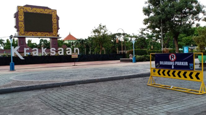 
					Stop! Parkir di Depan Alun-alun Kini Dilarang