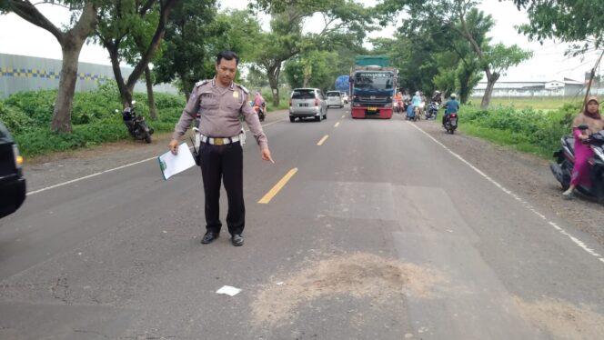 
					Hendak Nyalip, Pemotor Terlindas Truk