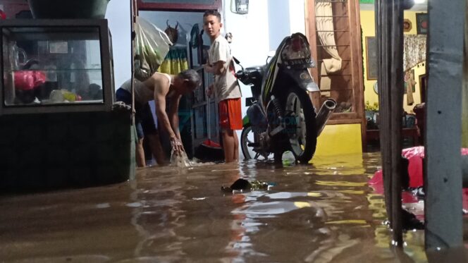 
					Dampak Banjir, Puluhan Kepala Keluarga Mengungsi