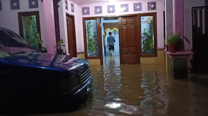 
					Sepekan, 7 Kecamatan di Probolinggo Dilanda Banjir