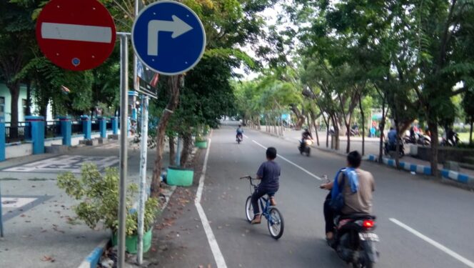 
					Jalur Satu Arah  Alun-alun Kota Kraksaan Belum Efektif