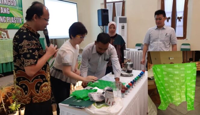 
					Kenalkan, Kantong Plastik Berbahan Singkong, Aman dan Ramah Lingkungan