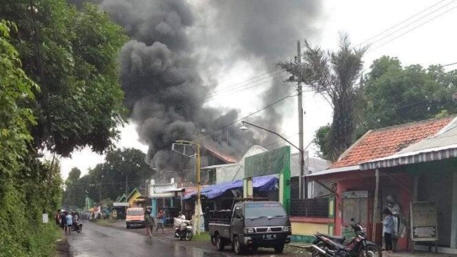 
					Korban Kebakaran di Gending Jadi 52 Orang, 2 Korban Meninggal