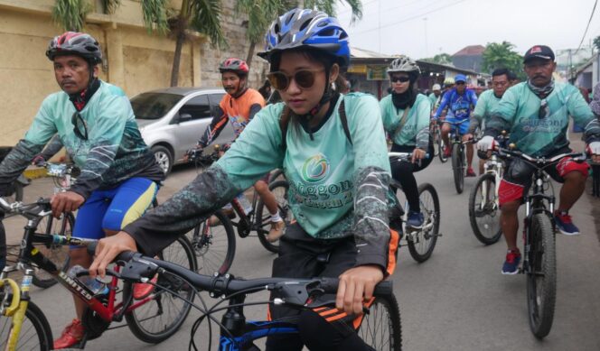 
					SEHAT : Peserta Genggong Go Green 'mancal bareng' menyusuri 3 jalur berbeda. (Foto : M. Ahsan Faradies) 