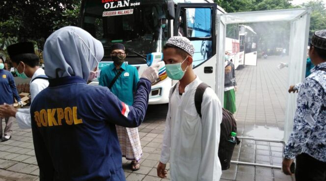 
					Santri Ponpes Sidogiri Disterilisasi saat Pulang Kampung ke Sidoarjo