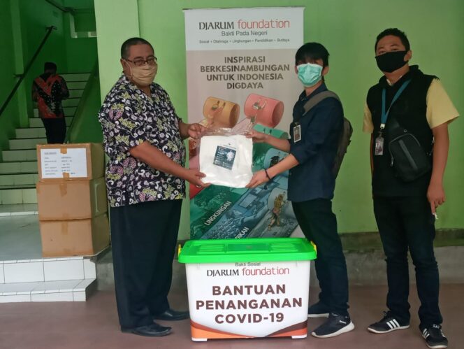 
					RSUD Waluyo Jati Dibantu APD oleh Djarum Foundation