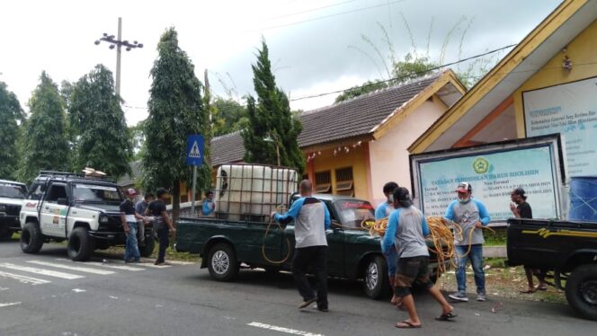 
					Wisata Bromo Lumpuh, Pelaku Wisata Ganti Semprot Jalan