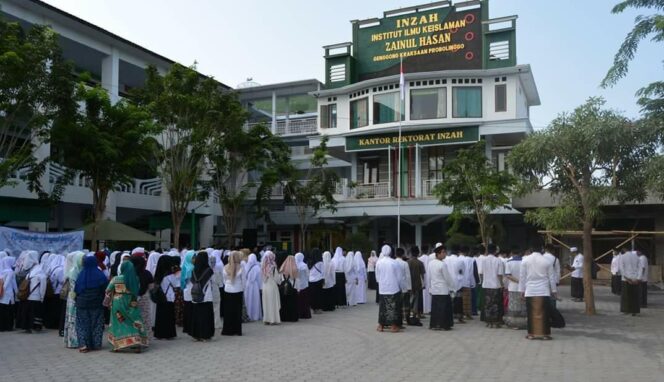 
					Suasana kampus sebelum alih status dari Institut menjadi Universitas Zainul Hasan Genggong. (Foto : Dok)