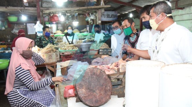 
					Daging Ayam Melonjak, Satgas Pangan Sidak Pasar Tradisional