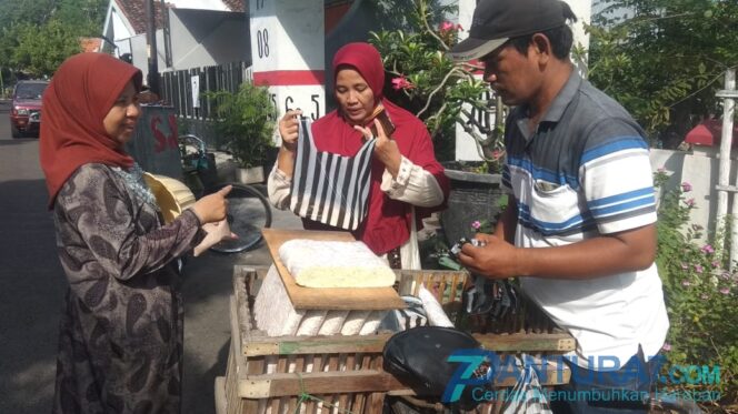 
					Kampung Tempe Sumbertaman Hasilkan 3 Ton Tempe Sehari