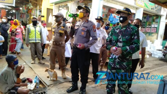 
					Pelaku Pasar Semampir Abaikan Protokol Kesehatan, Satgas Covid-19 Berang