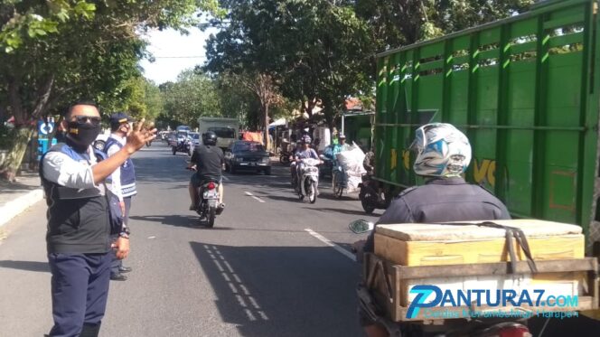 
					Pengemudi Tak Tertib Picu Lalin Macet