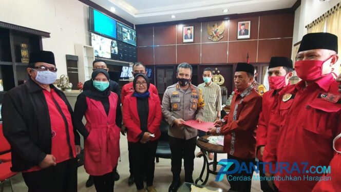 
					PDI-P Probolinggo juga Laporkan Pembakaran Bendera ke Polisi