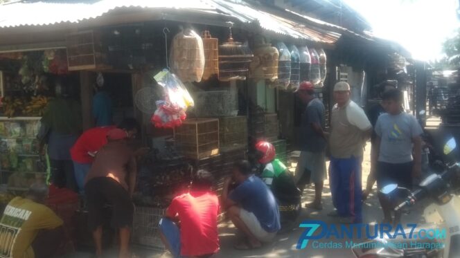 
					Di Pasar Babian, Banyak Warga Tak Bermasker