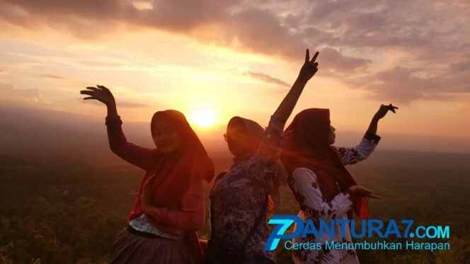 
					Bukit Dami, Surga Sunset Baru di Probolinggo