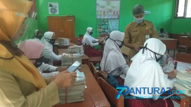 
					Hari Pertama Masuk, Ribuan Siswa Ikuti MPLS