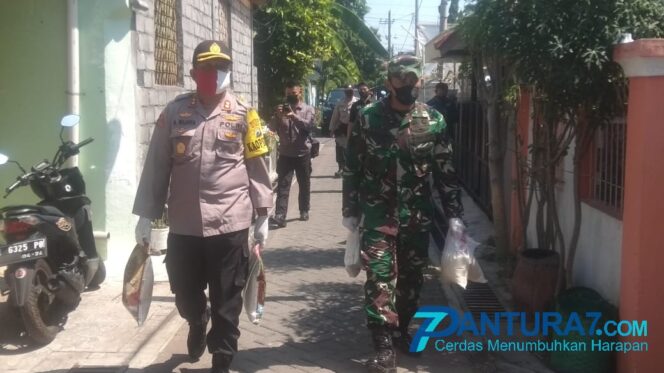 
					Kapolresta dan Dandim Bantu Keluarga Perawat