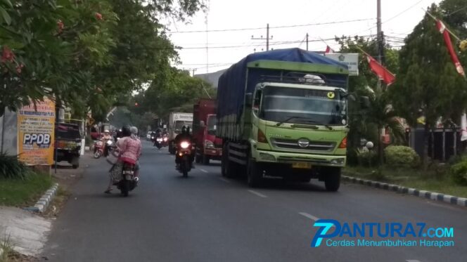 
					Warga Keluhkan Truk Besar Masuk Jalan Kota