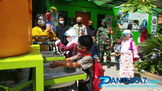 
					Sekolah Tatap Muka Langsung, Siswa SD Ceria