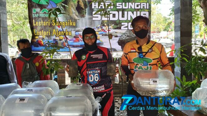 
					Jaga Ekosistem, 20 Ribu Bibit Ikan Ditebar di Sungai Pekalen