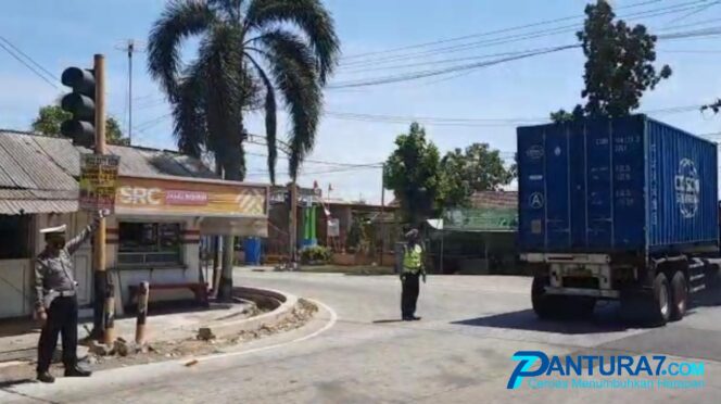 
					Truk Besar Masuk  Tengah Kota Probolinggo, Sopir Ditilang