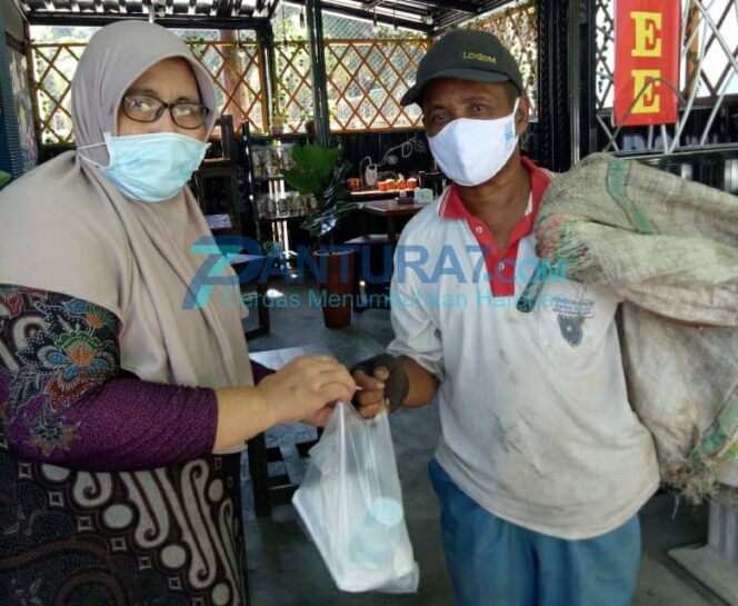 
					Bantu Warga, Kapolsek ini Sediakan Warung Nasi Murah, Rp2 Ribu Per Porsi