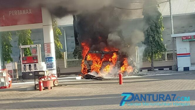 
					Suzuki Carry Terbakar di SPBU Usai Isi Bahan Bakar