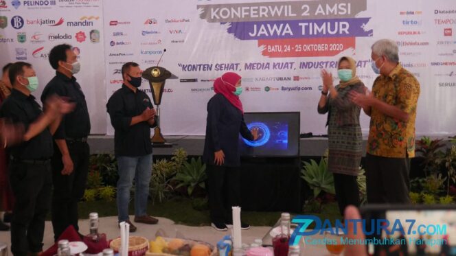 
					Khofifah Buka Konferwil 2 AMSI Jatim, ini Pesannya