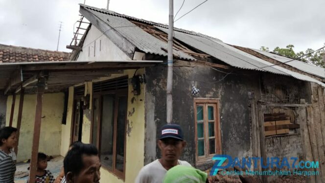 
					Puting Beliung Terjang Kraton, 6 Rumah Porak-poranda