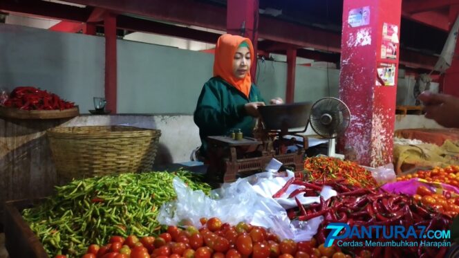 
					Bawang Merah Melambung, Cabai Rawit Anjlok