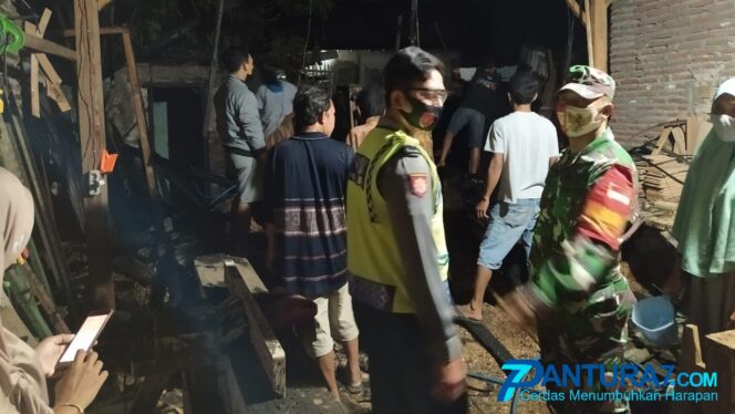 
					Diawali Bakar Serbuk, Gudang Meubel Turut Ludes