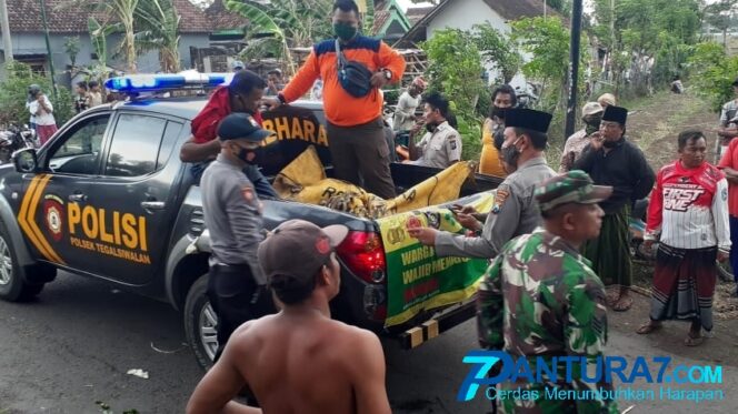 
					Geger! Mayat Tanpa Busana Mengapung di Kali Banjarsawah