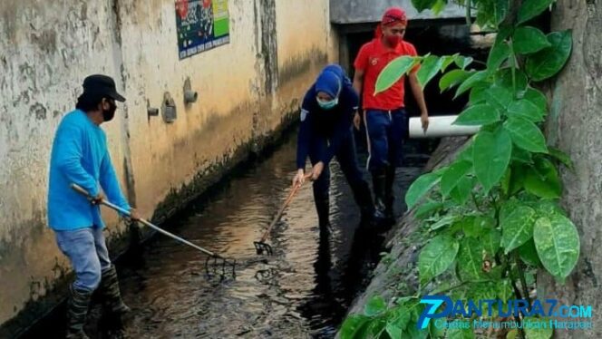 
					Hujan, Sampah Kembali Ancam Munculnya Banjir