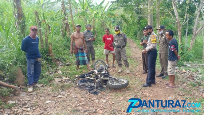 
					Motor Warga Pakuniran Ditemukan Hangus Terbakar di Hutan