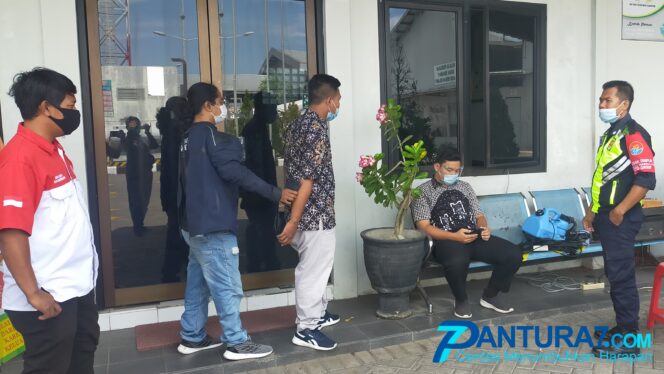 
					Pabrik Rokok di Paiton Segera Dilaporkan ke Polda Jatim