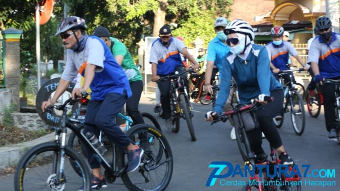 
					Kenalkan Sumber Mutiara, Dispopar Gelar Gowes