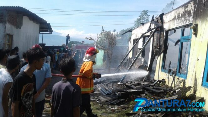 
					Lupa Matikan Kompor, Toko dan Rumah Hangus