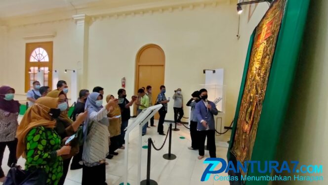 
					Warga Luar Daerah Banyak Kunjungi Museum Rasulullah