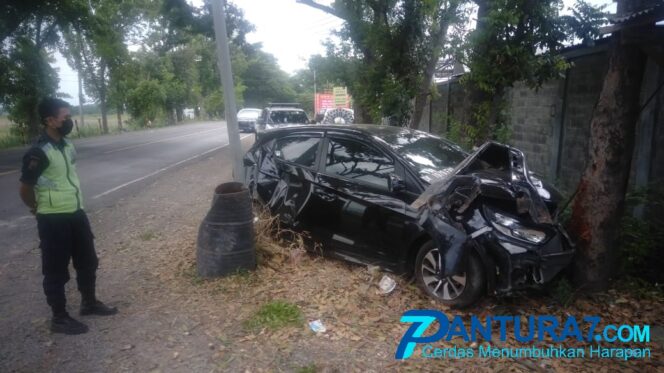 
					Gagal Nyalip, Honda Brio Hantam Pohon