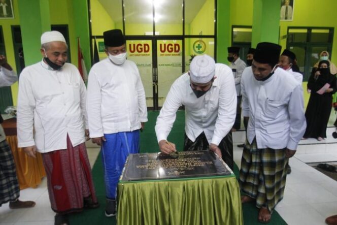 
					Wali Kota Probolinggp, Hadi Zainal Abidin, saat meresmikan Klinik Kesehatan NU. (foto : ist).